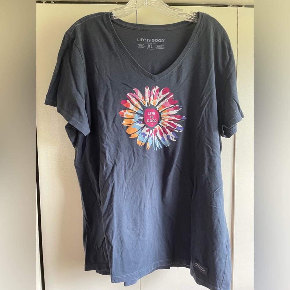 Short sleeve vee neck tee.